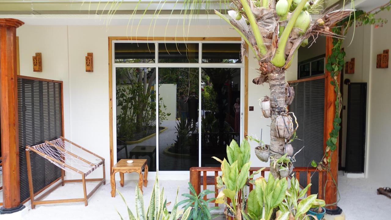 Manta Dhangethi Exterior photo